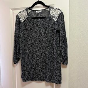 Motherhood Maternity Women’s blue top, size medium, length 26 inches.